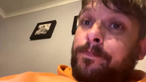 Snapshot of skuzzy25 chatting on 10-04-25, 05:49 skuzzy25 online show from 10-04-25, 05:49