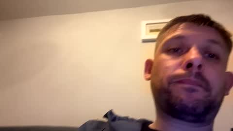 Snapshot of skuzzy25 chatting on 04-19-26, 10:01 skuzzy25 online show from 04-19-26, 10:01