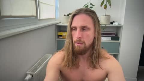 sky_guy25 online show from 09-30-25, 08:19