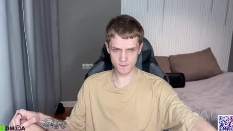 Snapshot of sky_hunter chatting on 10-19-25, 05:46 sky_hunter online show from 10-19-25, 05:46