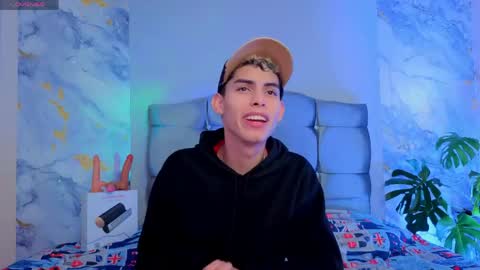 Snapshot of sky_jules chatting on 04-15-26, 01:07 Daniel online show from 04-15-26, 01:07