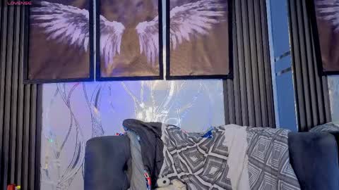 Snapshot of sky_jules chatting on 04-21-26, 01:42 Daniel online show from 04-21-26, 01:42