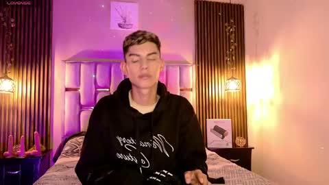Snapshot of sky_jules chatting on 04-29-26, 01:15 Daniel online show from 04-29-26, 01:15