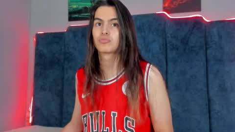 Santiago online show from 10-31-25, 11:17