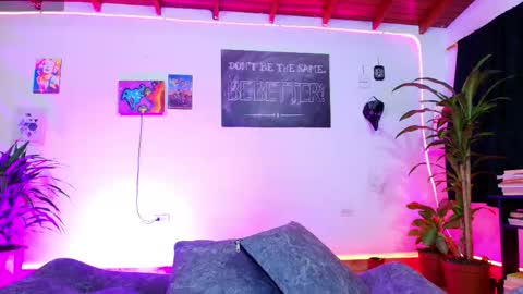 Snapshot of sky_nabi chatting on 11-19-25, 05:02 Nabi online show from 11-19-25, 05:02