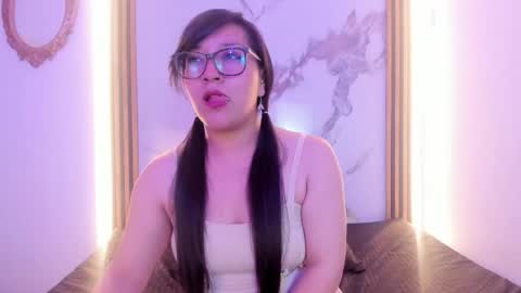 skye_bluee_ online show from 09-16-25, 03:07