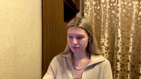 Snapshot of skyedavis chatting on 12-21-25, 07:10 skyedavis online show from 12-21-25, 07:10