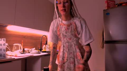    online show from 03-12-25, 08:52