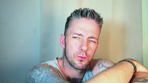Snapshot of skylarrgrey chatting on 06-10-26, 06:18 SkylarGrey online show from 06-10-26, 06:18