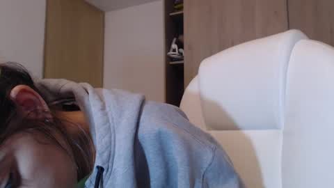Skyler online show from 12-22-24, 04:50