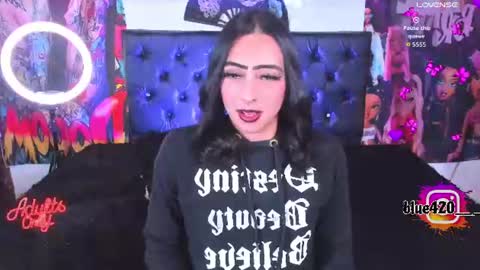 Snapshot of skyler__blue4 chatting on 06-20-26, 04:21 blue online show from 06-20-26, 04:21