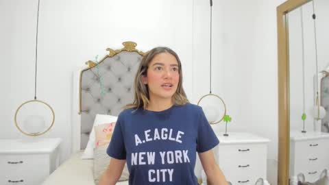 Snapshot of skylerwhite02 chatting on 03-18-26, 03:42 Skyler online show from 03-18-26, 03:42