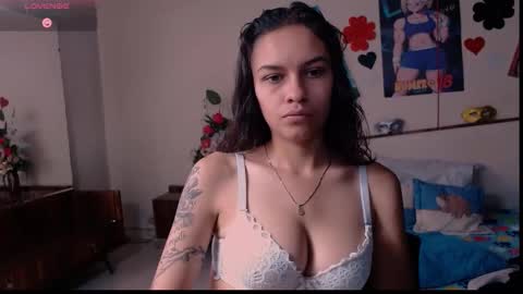 Snapshot of skyloverhot chatting on 10-17-25, 07:38 skyloverhot online show from 10-17-25, 07:38