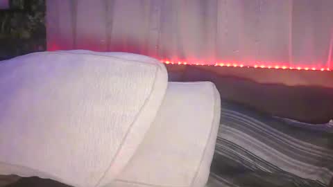 skyonetoo3 online show from 10-04-25, 09:13