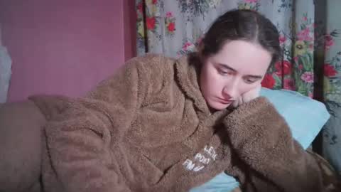 skyressie333 online show from 12-12-24, 02:11