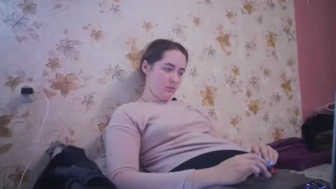 skyressie333 online show from 12-15-24, 04:15