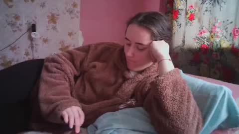 skyressie333 online show from 12-16-24, 07:26