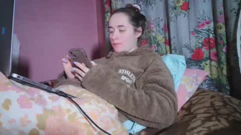 skyressie333 online show from 12-16-24, 07:00