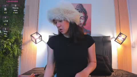 Snapshot of skyy_bloom chatting on 04-21-26, 02:01 Sky online show from 04-21-26, 02:01