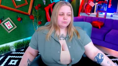 Snapshot of sladadeew chatting on 02-25-26, 03:21 Slada Deew online show from 02-25-26, 03:21