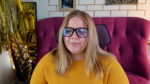 Snapshot of sladadeew chatting on 03-05-26, 09:27 Slada Deew online show from 03-05-26, 09:27