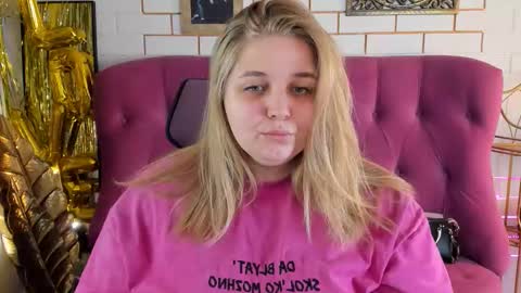 Snapshot of sladadeew chatting on 03-08-26, 09:35 Slada Deew online show from 03-08-26, 09:35