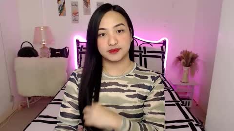 Queen Cyrine online show from 01-12-26, 04:18