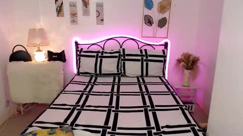 Queen Cyrine online show from 01-16-26, 09:35