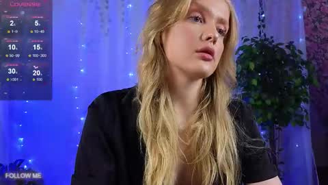 Snapshot of slay_blonde chatting on 10-26-25, 01:39 Lily online show from 10-26-25, 01:39