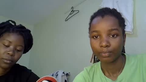 Snapshot of sleciah chatting on 12-19-25, 07:37 sleciah online show from 12-19-25, 07:37