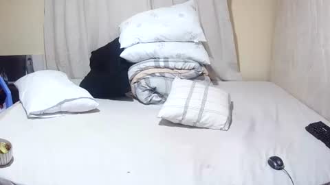 Snapshot of slender_sweetbabe chatting on 06-29-26, 12:05 slender_sweetbabe online show from 06-29-26, 12:05