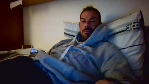 Snapshot of slevin1983 chatting on 12-08-24, 02:52 slevin online show from 12-08-24, 02:52