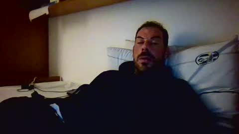 Snapshot of slevin1983 chatting on 12-14-24, 04:42 slevin online show from 12-14-24, 04:42