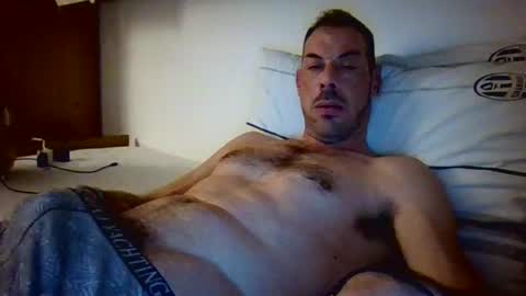 Snapshot of slevin1983 chatting on 01-29-25, 09:50 slevin online show from 01-29-25, 09:50