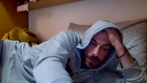 Snapshot of slevin1983 chatting on 02-16-25, 05:48 slevin online show from 02-16-25, 05:48