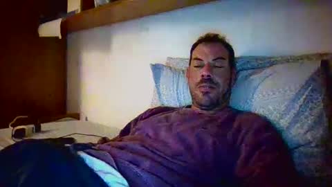 Snapshot of slevin1983 chatting on 03-02-25, 03:37 slevin online show from 03-02-25, 03:37