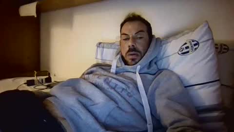 Snapshot of slevin1983 chatting on 03-09-25, 03:27 slevin online show from 03-09-25, 03:27