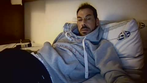 Snapshot of slevin1983 chatting on 03-09-25, 09:25 slevin online show from 03-09-25, 09:25