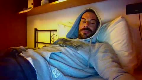 Snapshot of slevin1983 chatting on 10-28-25, 12:58 slevin online show from 10-28-25, 12:58