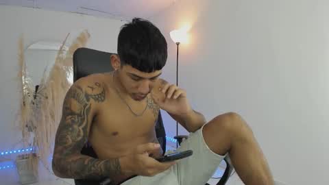 Snapshot of slim_master12 chatting on 12-22-25, 10:51 slim_master12 online show from 12-22-25, 10:51