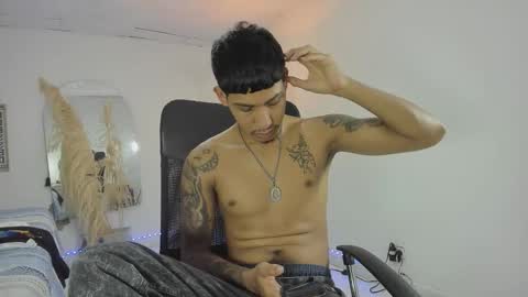 Snapshot of slim_master12 chatting on 02-05-26, 10:25 slim_master12 online show from 02-05-26, 10:25