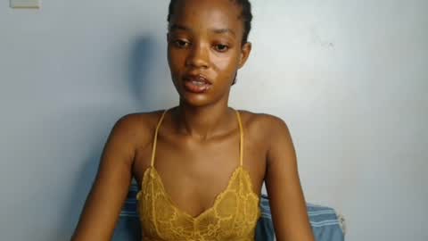 Snapshot of slim_wetpussyy chatting on 06-22-26, 04:15 Bella online show from 06-22-26, 04:15