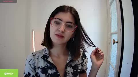 Snapshot of slimbaby69 chatting on 12-11-24, 01:49 Ivi online show from 12-11-24, 01:49