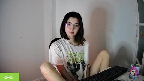 Snapshot of slimbaby69 chatting on 12-18-24, 12:32 Ivi online show from 12-18-24, 12:32