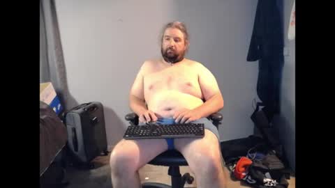 Snapshot of slimdizzy64 chatting on 06-08-26, 12:25 slave drew or slut online show from 06-08-26, 12:25