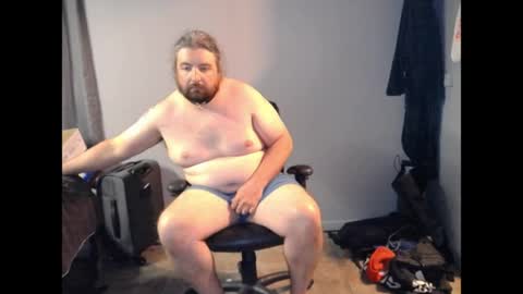 Snapshot of slimdizzy64 chatting on 06-08-26, 01:28 slave drew or slut online show from 06-08-26, 01:28