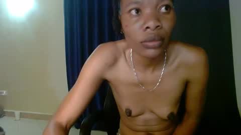 Snapshot of slimhot_ chatting on 12-01-24, 11:47 slim online show from 12-01-24, 11:47