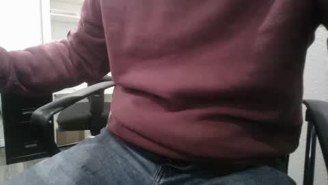 Snapshot of slimjimorange9 chatting on 10-16-25, 07:04 slimjimorange9 online show from 10-16-25, 07:04