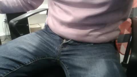 Snapshot of slimjimorange9 chatting on 11-15-25, 09:32 slimjimorange9 online show from 11-15-25, 09:32