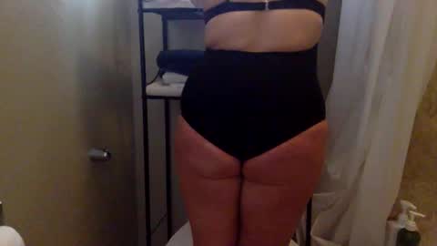Slip Inside Wet Orchid online show from 04-01-26, 01:41